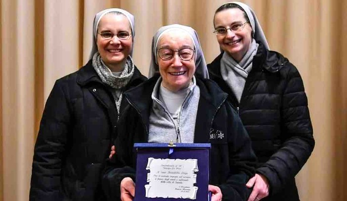 Savona, suor Benedetta Zago premiata per il suo servizio a favore dei sofferenti Savona, suor Benedetta Zago premiata per il suo servizio a favore dei sofferenti