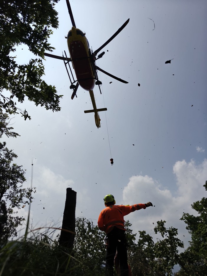 Biker infortunata sul sentiero Cacciatore a Calice Ligure: soccorsi mobilitati Biker infortunata sul sentiero Cacciatore a Calice Ligure: soccorsi mobilitati