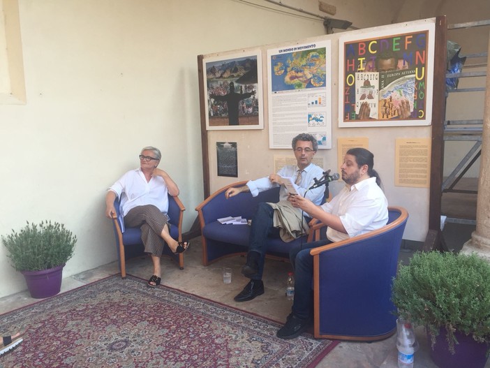 Grande partecipazione di pubblico a Finale per la presentazione di "Uno Sprar in Liguria" (FOTOgallery)