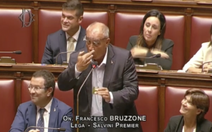 L’on. Bruzzone in Parlamento: “Paragonato il pesto a una droga, dichiarazioni vergognose” L’on. Bruzzone in Parlamento: “Paragonato il pesto a una droga, dichiarazioni vergognose”