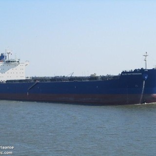 Guardia Costiera Savona: rimane fuori dal porto una nave con gasolio non a norma