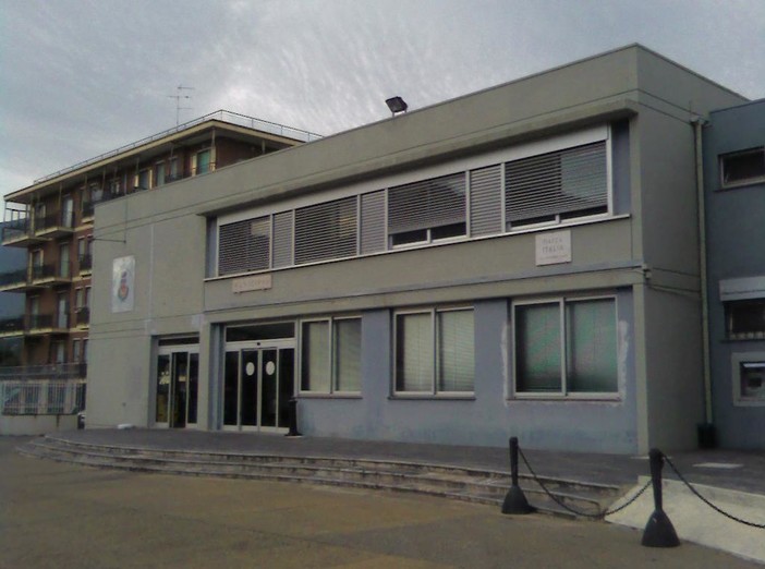 Borghetto, rimozione ed esenzioni dei parcheggi blu e Capo Santo Spirito: minoranza all'attacco Borghetto, rimozione ed esenzioni dei parcheggi blu e Capo Santo Spirito: minoranza all'attacco