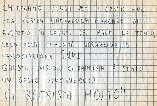 Varazze, bandiera rubata al Monumento ai Caduti del Mare: un biglietto di scuse per l'ANMI