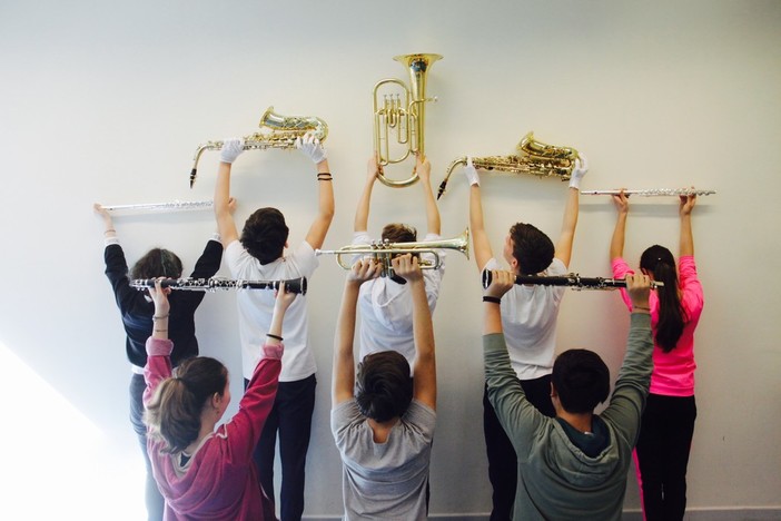 Donati 3000 alla Scuola di Sellano dagli amici della Onlus Nicola Ferrari Donati 3000 alla Scuola di Sellano dagli amici della Onlus Nicola Ferrari