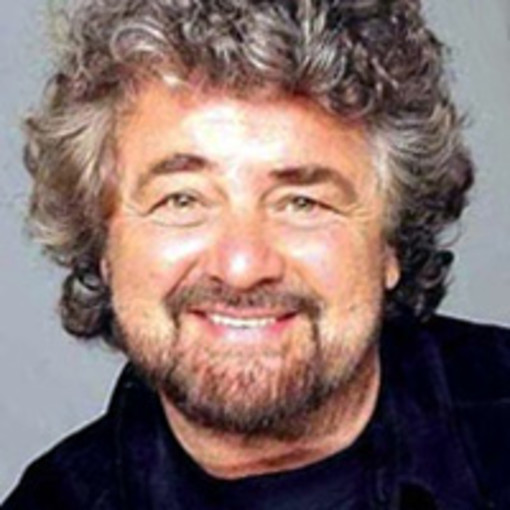 Come Pasolini, Grillo ai poliziotti: "E' guerra, unitevi alla protesta" Come Pasolini, Grillo ai poliziotti: "E' guerra, unitevi alla protesta"