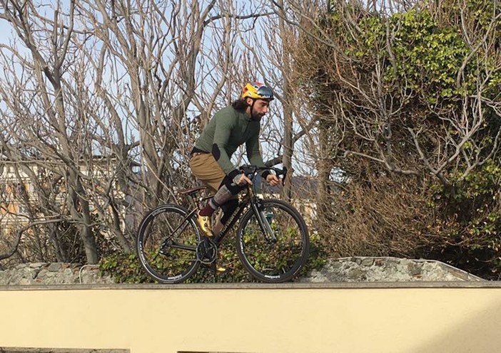 Albisola Superiore, Vittorio Brumotti in allenamento sul lungomare (FOTO)