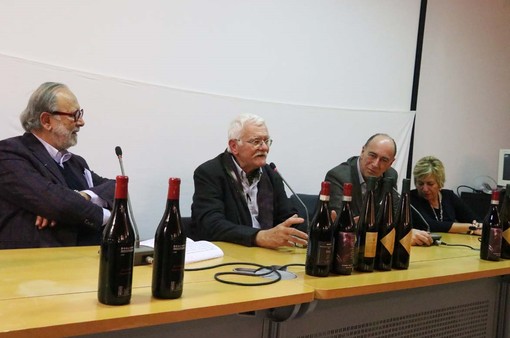 Alassio, incontro con l'enologo e scrittore Massimo Martinelli Alassio, incontro con l'enologo e scrittore Massimo Martinelli