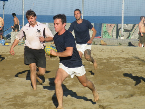 Beach Rugby: ai "Tori bianchi" la prima tappa del torneo di Arenzano