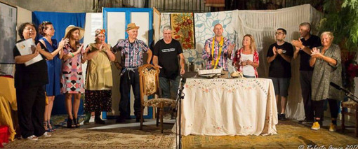 Un immagine di repertorio della compagnia teatrale "I belli... che andeti" Un immagine di repertorio della compagnia teatrale "I belli... che andeti"