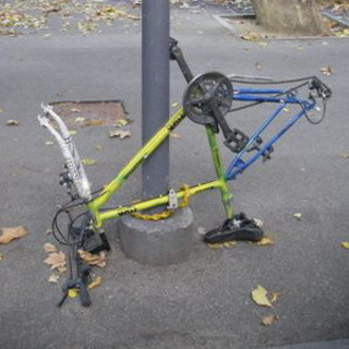 Noli dichiara guerra alle due ruote abbandonate