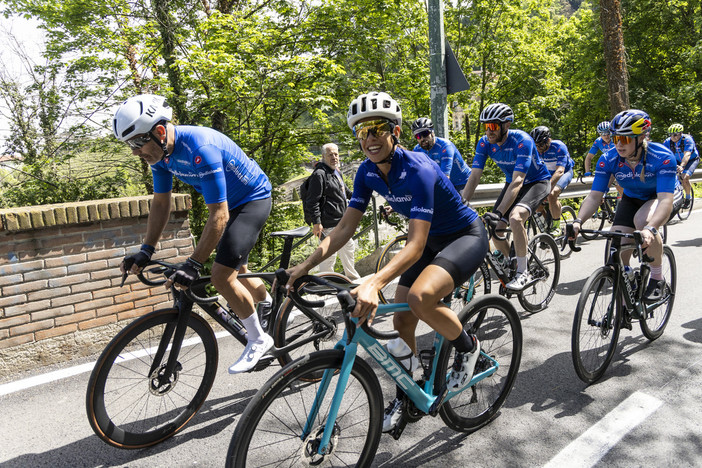 “Un giro nel giro” da Finalborgo ad Andora: si pedala con i campioni