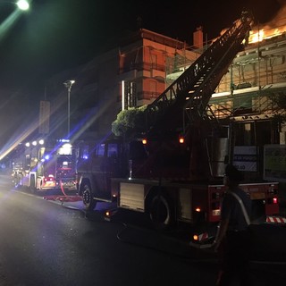 In fiamme una palazzina sulla via Aurelia a Borghetto Santo Spirito (FOTO e VIDEO) In fiamme una palazzina sulla via Aurelia a Borghetto Santo Spirito (FOTO e VIDEO)