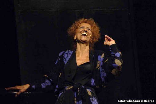 Va a “Brava!”, con Anna Mazzamauro, il premio della Camera di Commercio di Savona Va a “Brava!”, con Anna Mazzamauro, il premio della Camera di Commercio di Savona