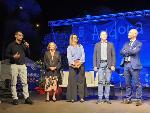 Andora, tutto esaurito e tanti applausi per Matteo Bassetti (FOTO) Andora, tutto esaurito e tanti applausi per Matteo Bassetti (FOTO)