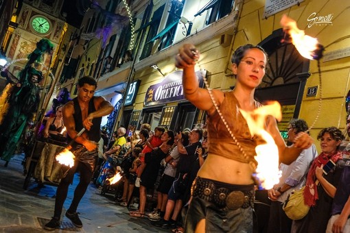 Migliaia di persone a Loano per la tradizionale “Festa delle Basüe” (FOTO) Migliaia di persone a Loano per la tradizionale “Festa delle Basüe” (FOTO)