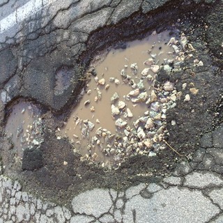 Cairo Montenotte, strade dissestate in via Romana e via Cortemilia