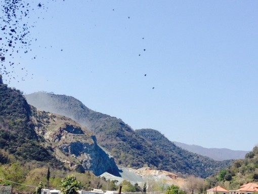 Bomba Albisola: ordigno fatto brillare, riaperta la provinciale per Ellera Bomba Albisola: ordigno fatto brillare, riaperta la provinciale per Ellera