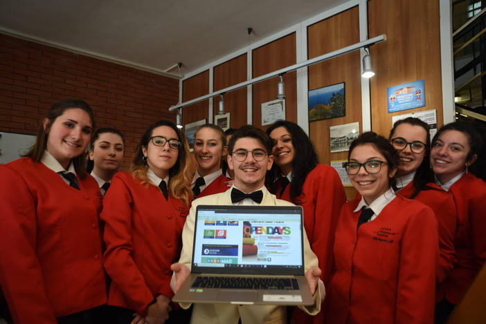 Ad Alassio l'epidemia Coronavirus diventa "Book of Dreams"