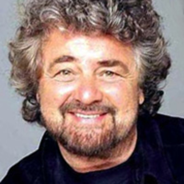 Come Pasolini, Grillo ai poliziotti: "E' guerra, unitevi alla protesta" Come Pasolini, Grillo ai poliziotti: "E' guerra, unitevi alla protesta"