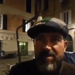Sit in ad Albenga, solidarietà per Bruno costretto a chiudere La Taberna del Foro per le minacce subite