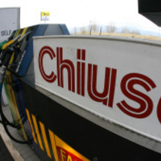 Liguria: revocato lo sciopero dei benzinai, il pieno al distributore sarà garantito