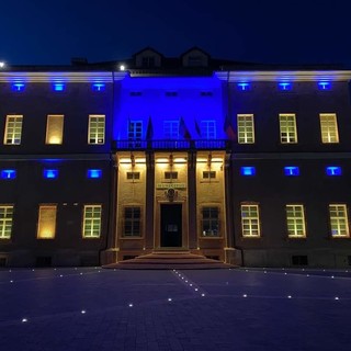 Loano a fianco del popolo ucraino: Palazzo Doria si "illumina" di blu e giallo