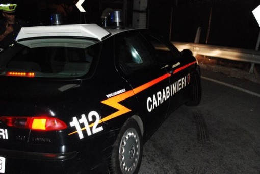 Tenta di violentare una giovane barista, arrestato dai Carabinieri Tenta di violentare una giovane barista, arrestato dai Carabinieri