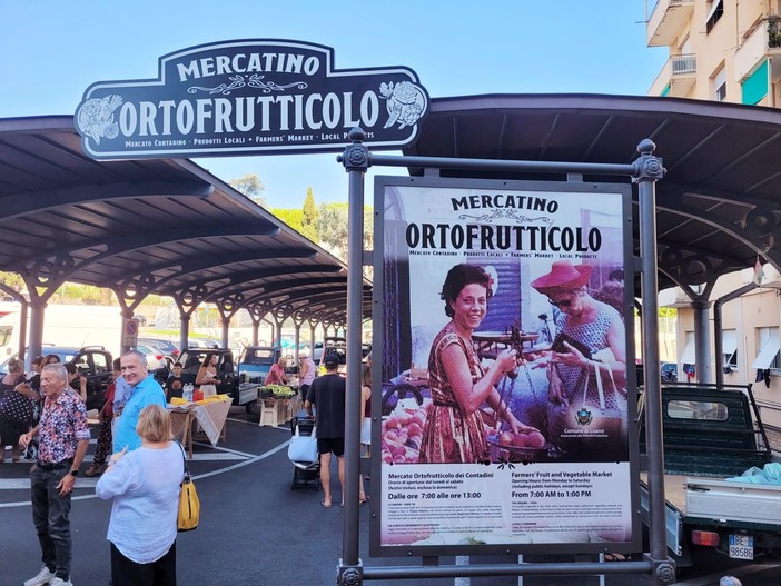 A Loano, nuovi cartelli per il mercatino dei contadini: un omaggio alla tradizione agricola A Loano, nuovi cartelli per il mercatino dei contadini: un omaggio alla tradizione agricola