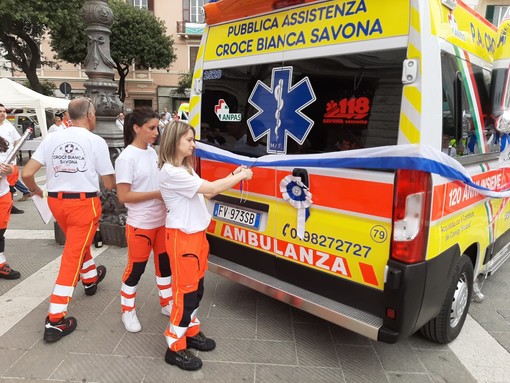 120 anni e non sentirli: la Croce Bianca di Savona festeggia il suo anniversario in piazza Sisto  (FOTO e VIDEO)