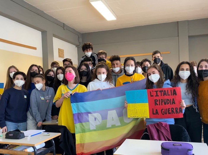 Anche le classi del "Calasanzio" di Carcare all'evento online "L’Italia ripudia la guerra, la scuola rilancia l’articolo 11 della Costituzione"