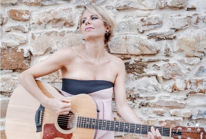 La cantautrice ligure Chiara Ragnini ospite oggi su Radio Onda Ligure La cantautrice ligure Chiara Ragnini ospite oggi su Radio Onda Ligure