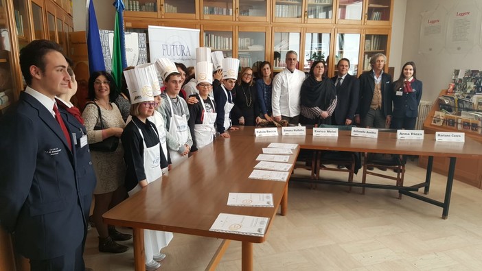 Confartigianato Savona e l'istituto alberghiero Giancardi di Alassio insieme per l’iniziativa "Pane Pizza e Fantasia" Confartigianato Savona e l'istituto alberghiero Giancardi di Alassio insieme per l’iniziativa "Pane Pizza e Fantasia"