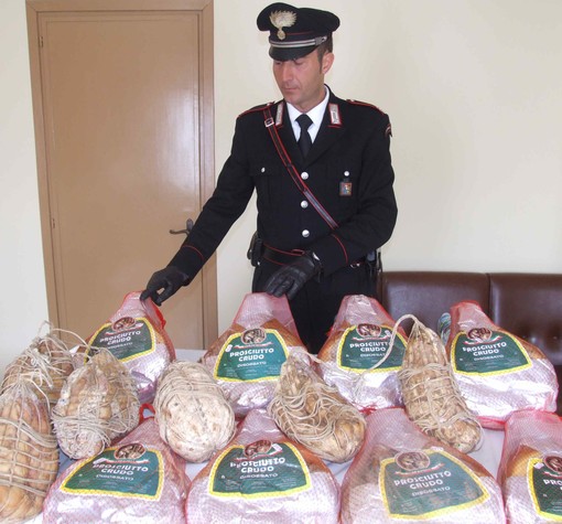 Anche il Culatello falso e i prosciutti taroccati: Carabinieri bloccano ambulante abusivo in Valbormida Anche il Culatello falso e i prosciutti taroccati: Carabinieri bloccano ambulante abusivo in Valbormida