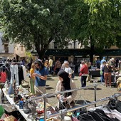 Carros, vide grenier Carros, vide grenier