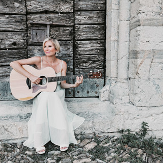 "Disordine" a Radio Onda Ligure: la cantautrice Chiara Ragnini presenterà il suo ultimo EP