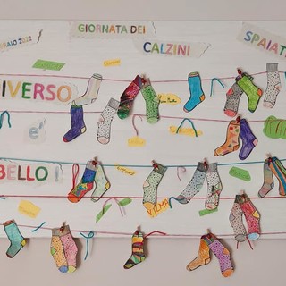 Oggi è la giornata dei calzini spaiati