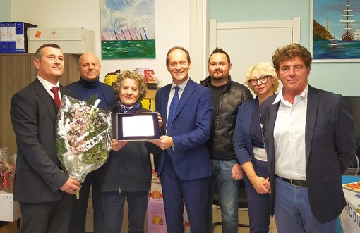 Andora, dopo 50 anni di lavoro in porto, va in pensione Camelia Manoni, figura simbolo dell’approdo Andora, dopo 50 anni di lavoro in porto, va in pensione Camelia Manoni, figura simbolo dell’approdo