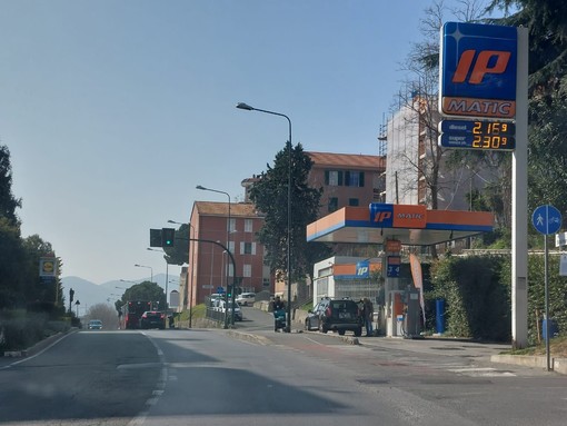 Costo del carburante alle stelle, rischio di un pericoloso effetto domino Costo del carburante alle stelle, rischio di un pericoloso effetto domino