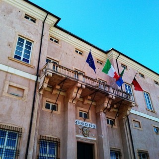 Covid-19, dal Comune di Loano uno “sconto” sulla tassa per il suolo pubblico. Sospeso il pagamento degli accertamenti Imu