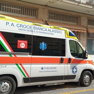 Alassio, esce di strada con l'auto: paura per un anziano in regione Fenarina, ma non è grave