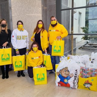 Al Gaslini arriva la Befana: Coldiretti raccoglie e consegna più di 400 giocattoli per i bimbi ricoverati Al Gaslini arriva la Befana: Coldiretti raccoglie e consegna più di 400 giocattoli per i bimbi ricoverati