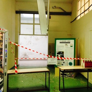Crollo all’interno dell’Istituto Mazzini di Savona: cede la copertura di una trave sul soffitto, spaventati gli studenti