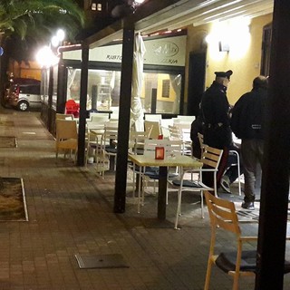 Controlli dei Carabinieri a Pietra Ligure, posti di blocco e ispezioni nelle attività commerciali