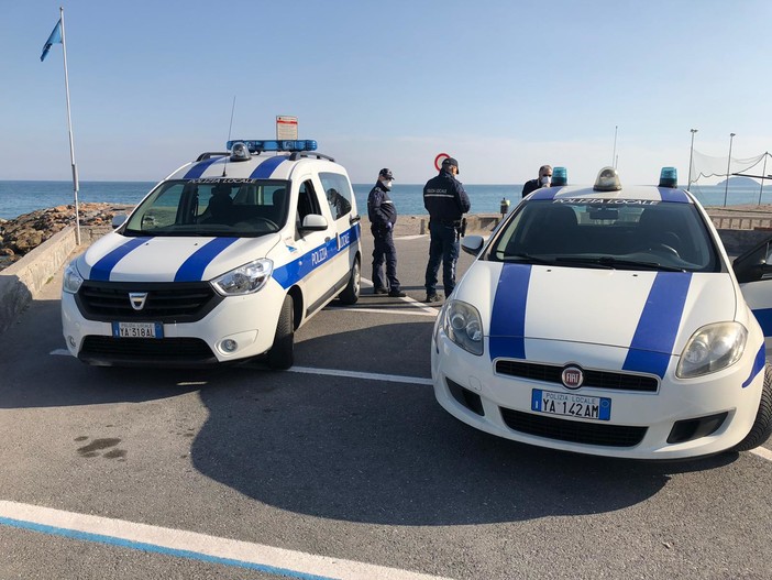 Coronavirus, mancato rispetto del Dpcm: a Ceriale denunciate due persone (FOTO) Coronavirus, mancato rispetto del Dpcm: a Ceriale denunciate due persone (FOTO)