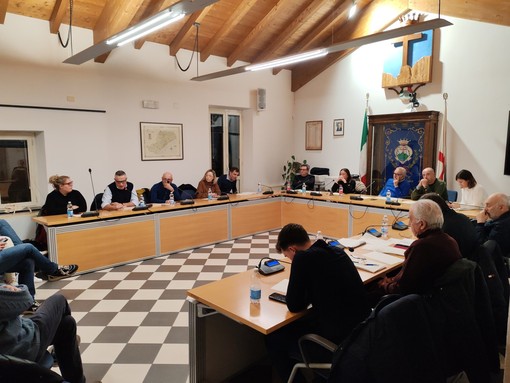Pietra, continua la discussione sul Santa Corona. Carrara risponde a Liscio: "La sua una versione differente dalla realtà, ordine del giorno superato dagli eventi" Pietra, continua la discussione sul Santa Corona. Carrara risponde a Liscio: "La sua una versione differente dalla realtà, ordine del giorno superato dagli eventi"