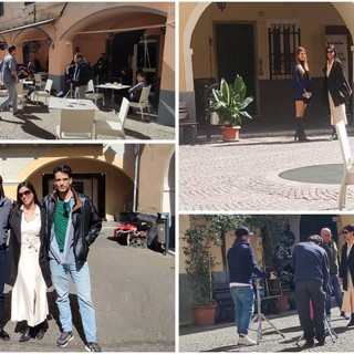 Anche Pietra Ligure tra gli scenari del film “Coccinelle sul soffitto”: mattinata di riprese nel centro storico (FOTO)