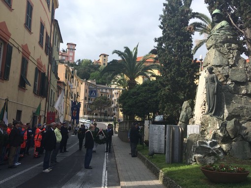 Celle Ligure, il sindaco Zunino: "Non bisogna dimenticare chi ci ha regalato la libertà" (FOTO e VIDEO)