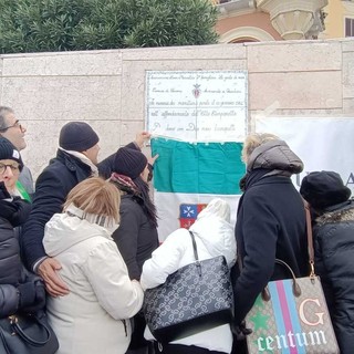 Savona, la città si ferma per commemorare con una targa le vittime della Tito Campanella (FOTO E VIDEO)