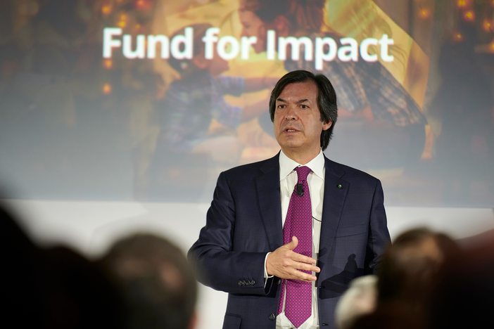 Emergenza Ucraina, da Intesa Sanpaolo una donazione da 10 milioni per progetti di solidarietà e accoglienza Emergenza Ucraina, da Intesa Sanpaolo una donazione da 10 milioni per progetti di solidarietà e accoglienza