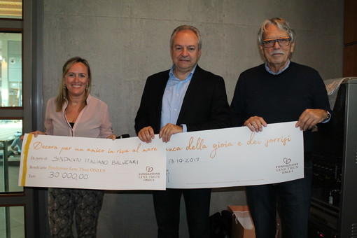 "FISH ART 2016": Conclusione della manifestazione i cui 3.000 euro di ricavato vengono consegnati alla Parrocchia N.S. della Concordia "FISH ART 2016": Conclusione della manifestazione i cui 3.000 euro di ricavato vengono consegnati alla Parrocchia N.S. della Concordia